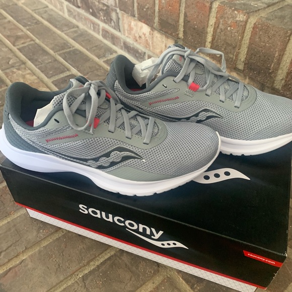 NIB Saucony Convergence Women’s. Size 6. Color gray. - Picture 2 of 8